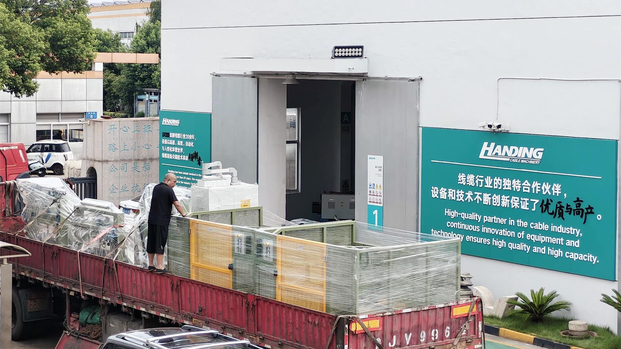 漢鼎9月發(fā)貨信息- 1250箱式復繞機生產(chǎn)線